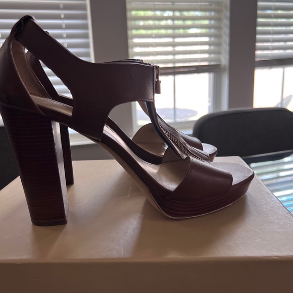 Micheal Kor, size 11, Tan, Berkley platform sandal - Picture 4 of 11